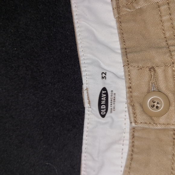 Old navy Bundle of 2 cargo shorts and 1 one regular khaki shorts men's size 32 - Picture 4 of 6